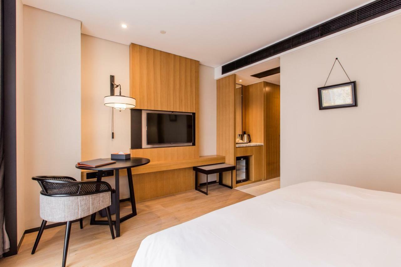 Howard Johnson By Wyndham Life Zhuoyuan Ningbo Exteriör bild