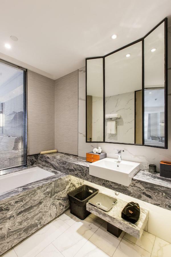 Howard Johnson By Wyndham Life Zhuoyuan Ningbo Exteriör bild