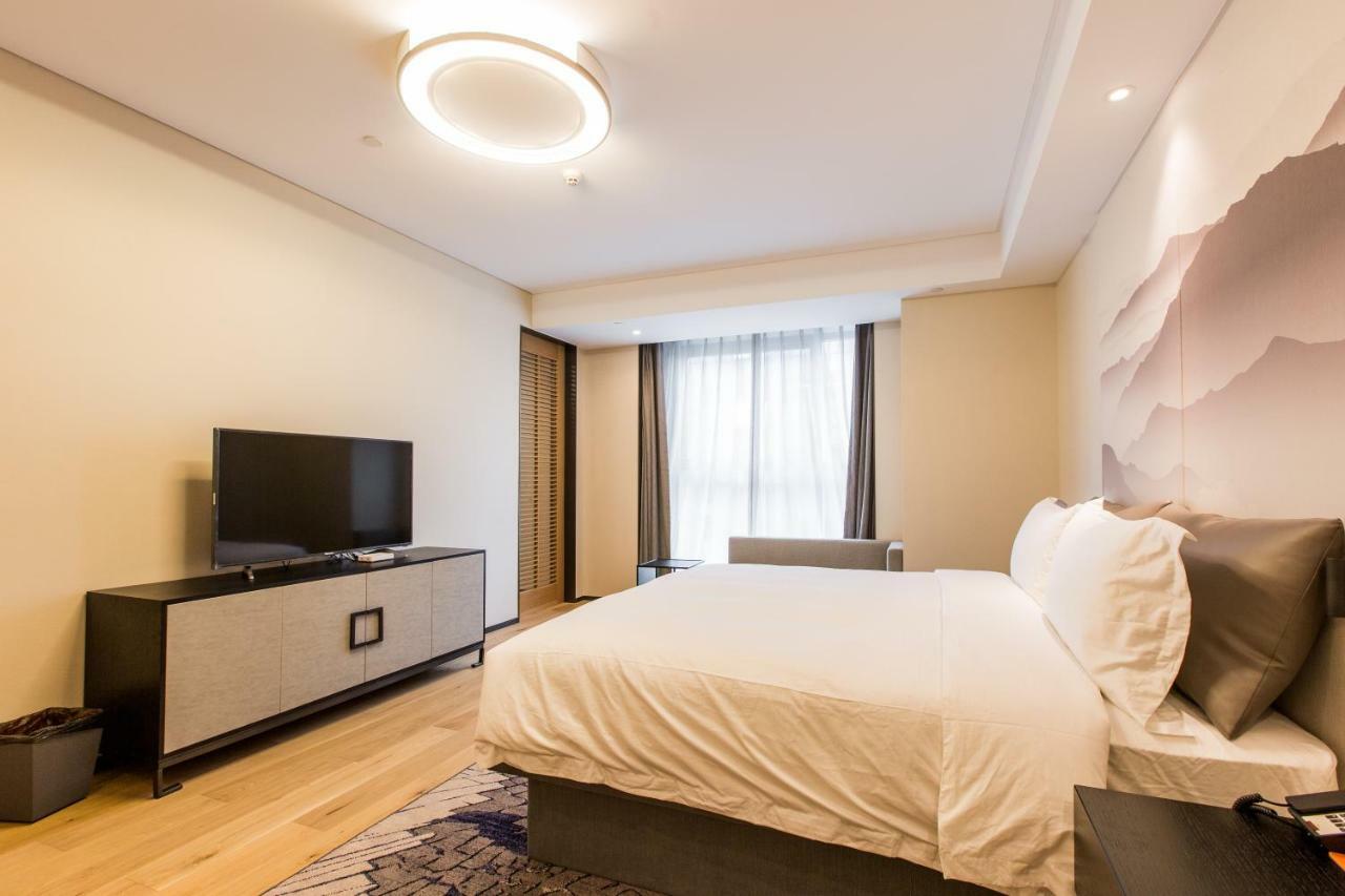 Howard Johnson By Wyndham Life Zhuoyuan Ningbo Exteriör bild