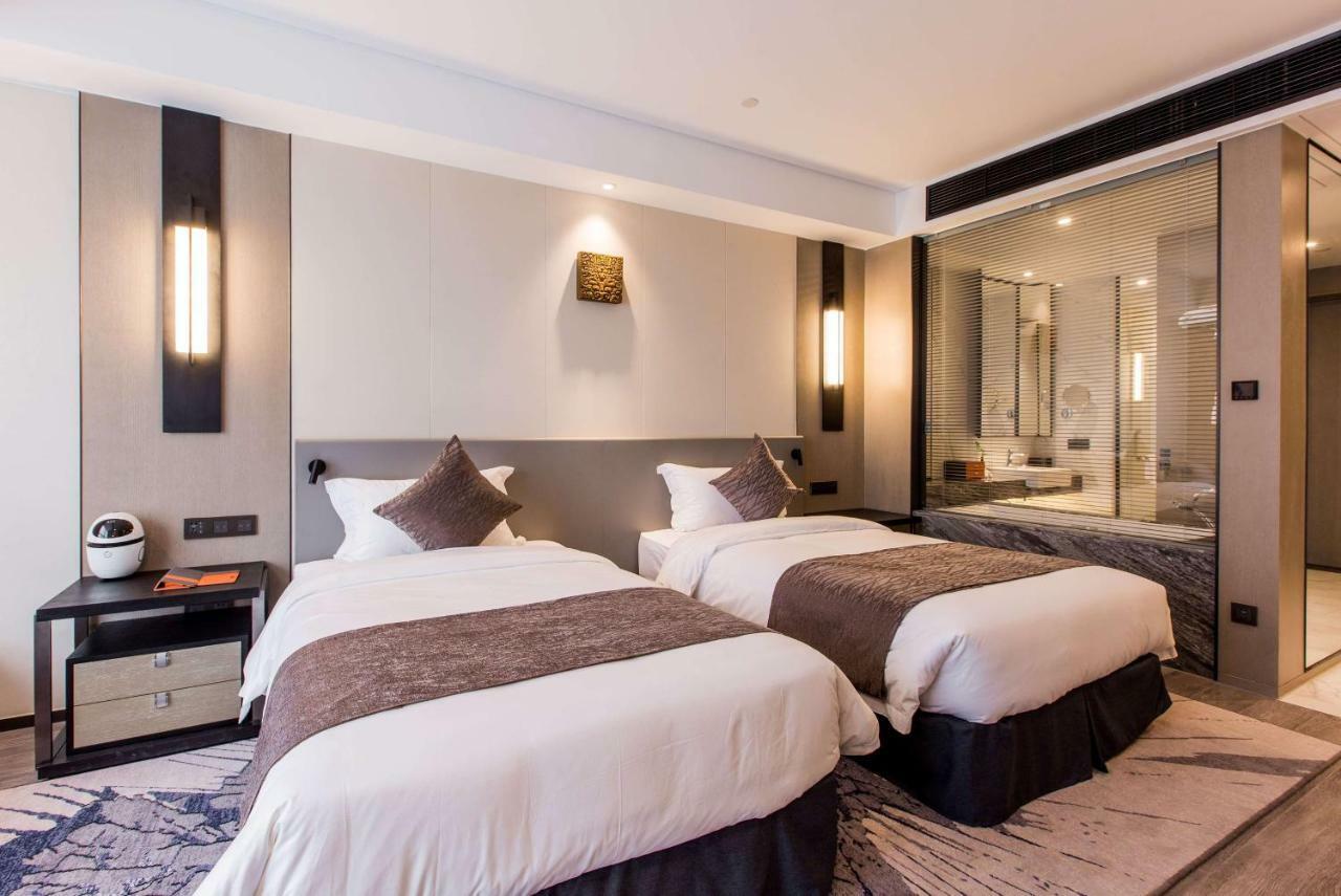 Howard Johnson By Wyndham Life Zhuoyuan Ningbo Exteriör bild