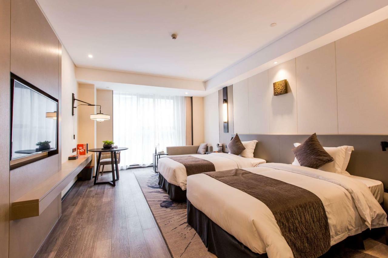 Howard Johnson By Wyndham Life Zhuoyuan Ningbo Exteriör bild