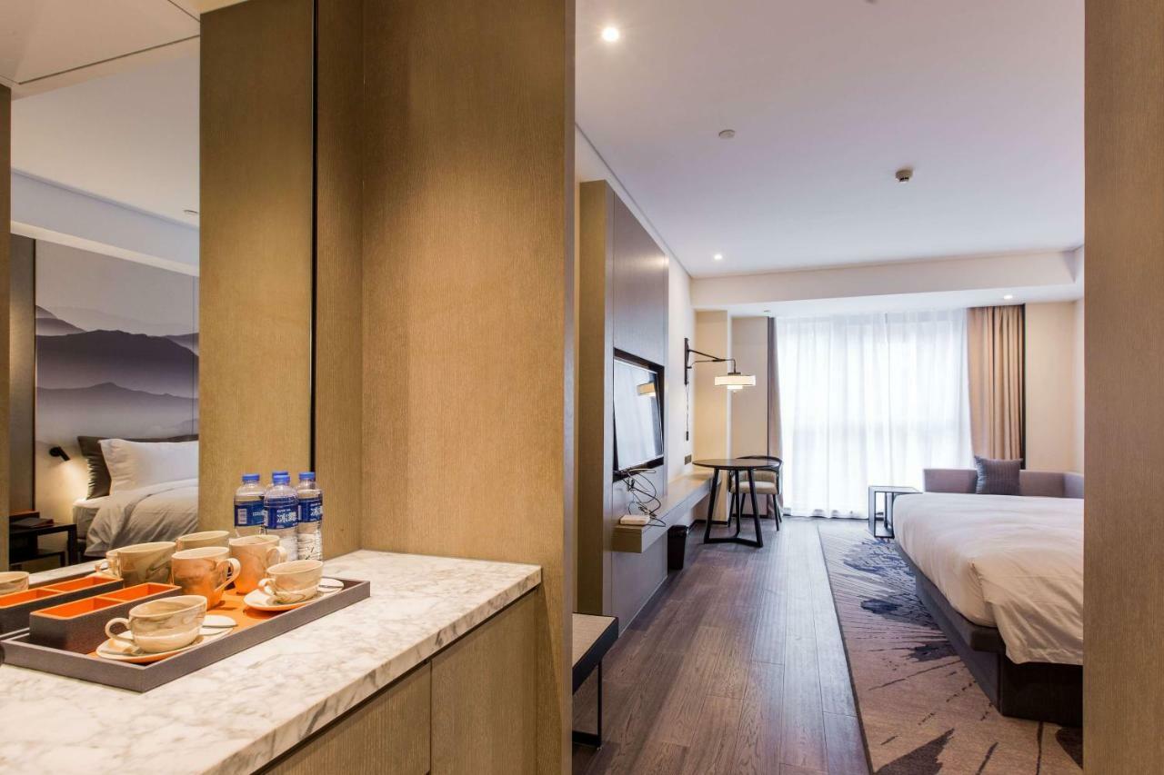 Howard Johnson By Wyndham Life Zhuoyuan Ningbo Exteriör bild